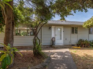 115 4th St SW, Bandon, OR 97411