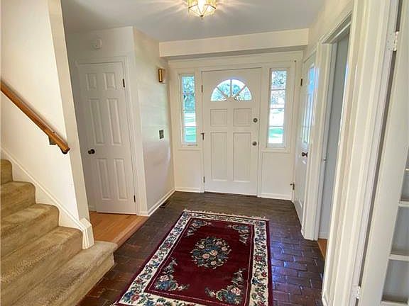 4th image of 18 Sturbridge Ln