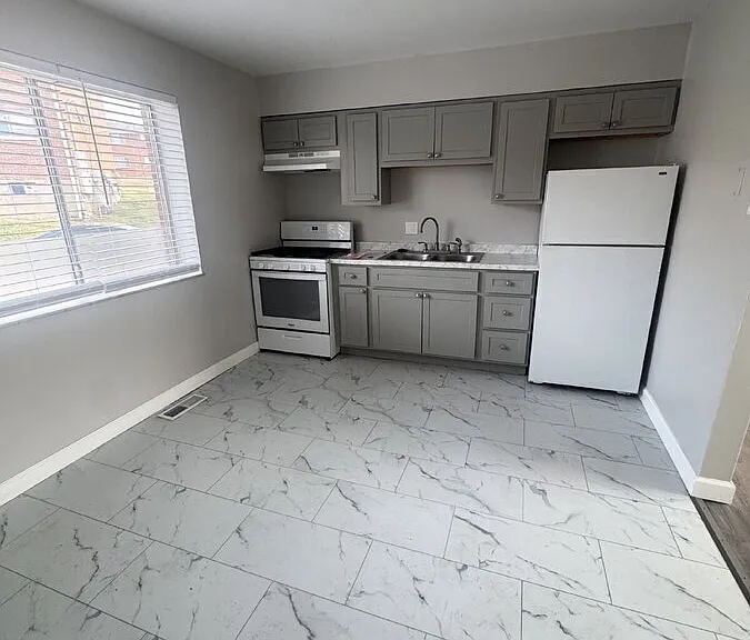 10952 Saxonhall Dr #2 — Photo 7