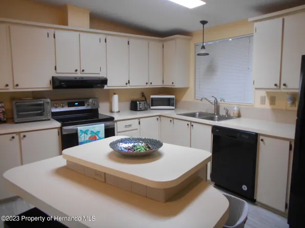15084 Brookridge Blvd, Brooksville, FL 34613