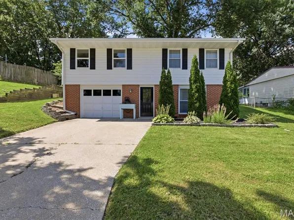 1107 Esterling Dr, Saint Charles, MO 63301
