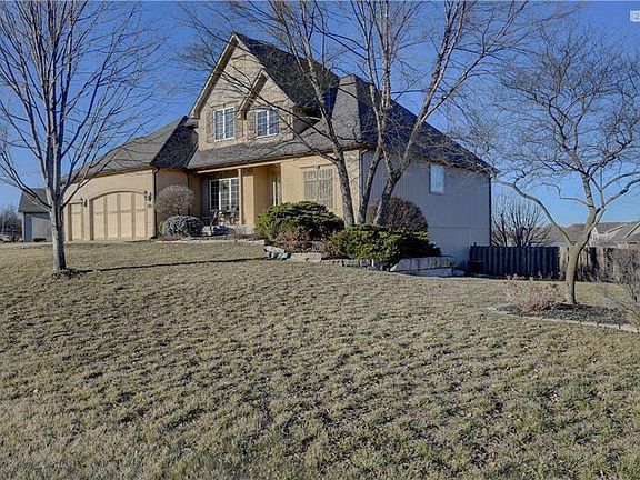 2nd image of 15220 Linden Ct