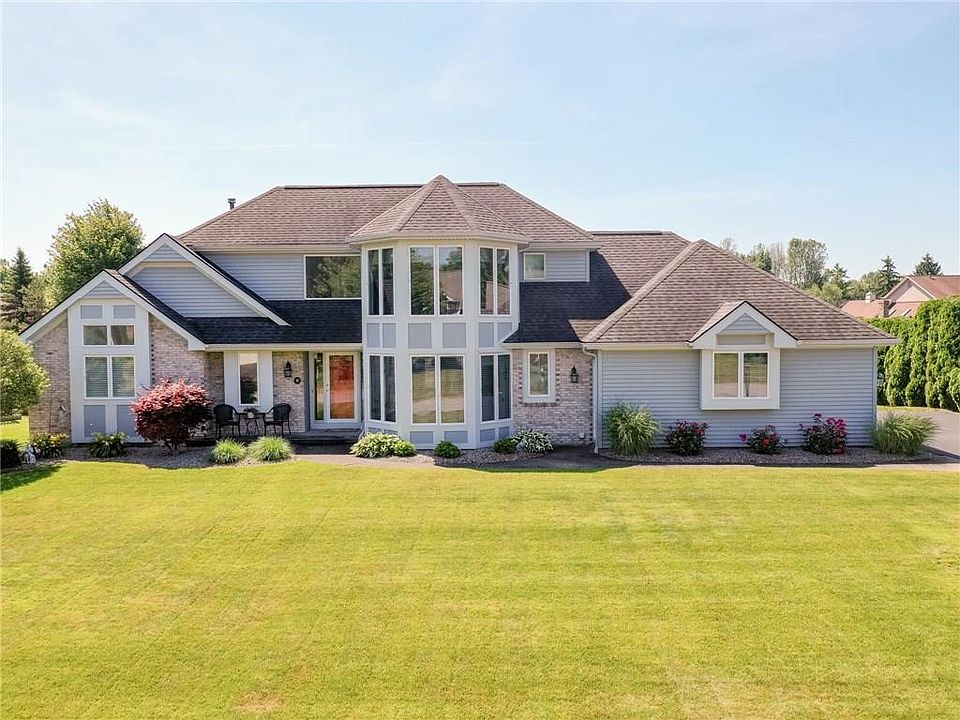 1st image of 32 Walnut Hill Dr
