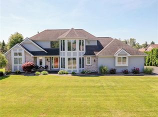 32 Walnut Hill Dr, Penfield, NY 14526