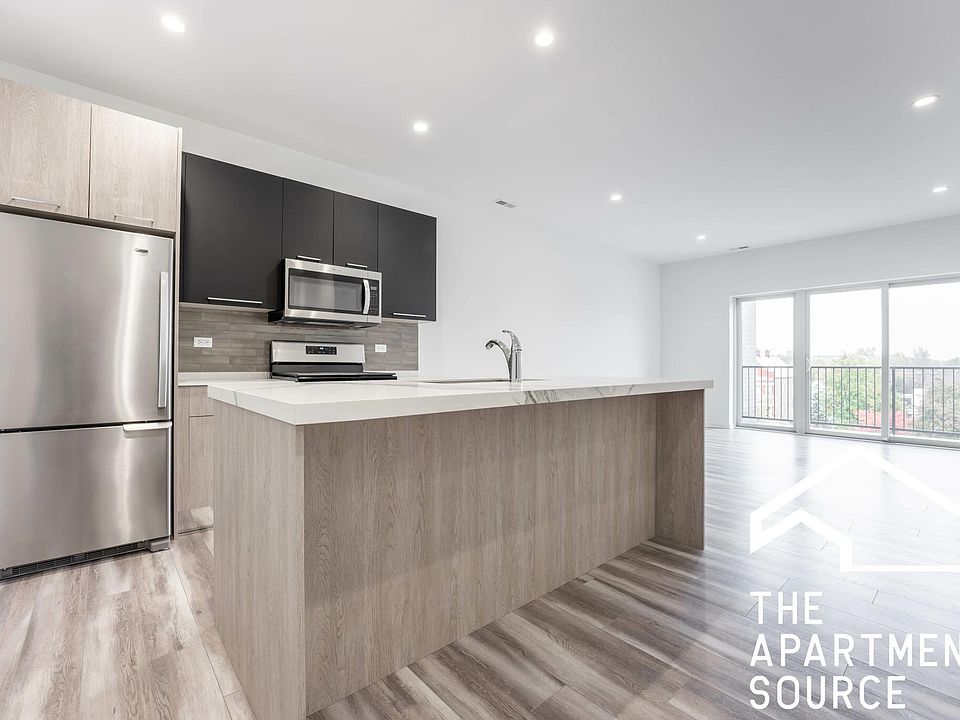 1st image of 2535 W Fullerton Ave #405
