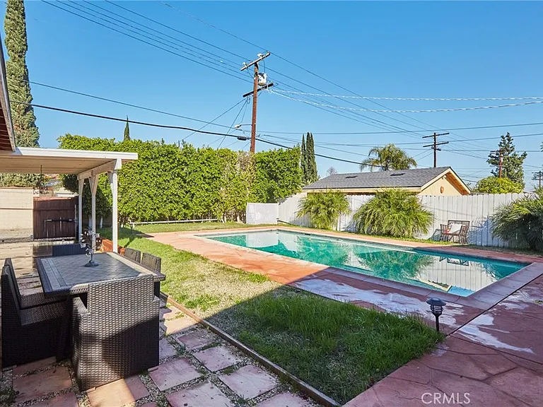 17827 Burbank Blvd — Photo 18