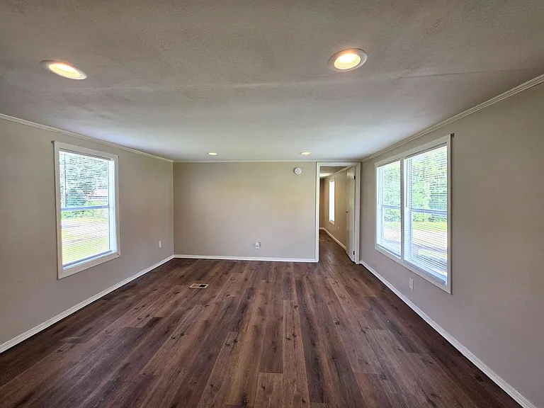 2821 Hillcrest Ave #7 — Photo 2