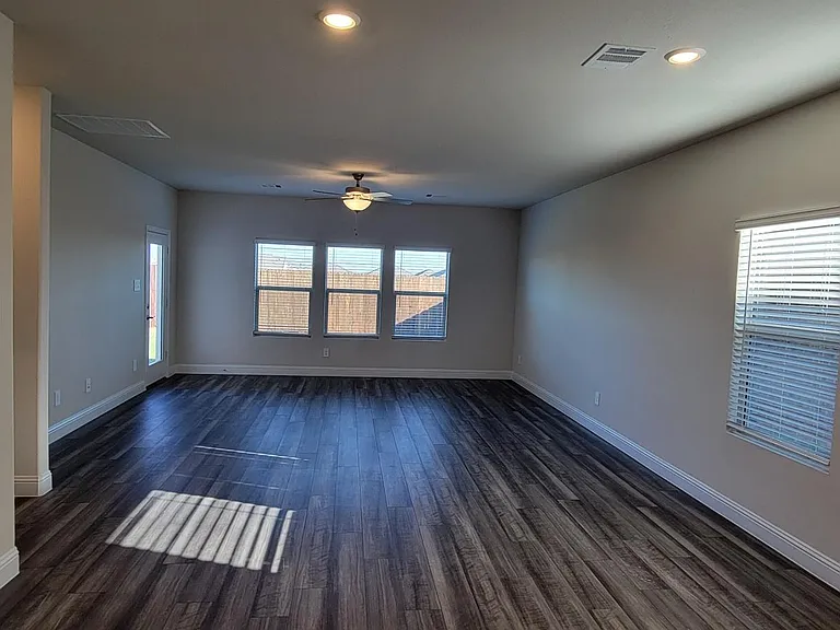 2371 Aspen Hill Dr — Photo 16