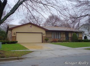 921 Shawmut Ct NW, Grand Rapids, MI
