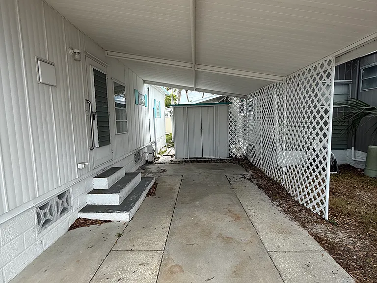 4851 W Gandy Blvd #29 — Photo 3