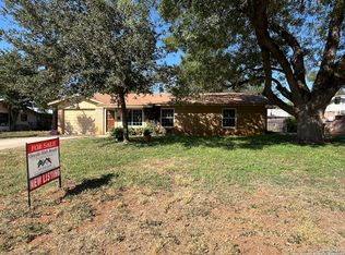 541 Margo Dr, Pearsall, TX 78061