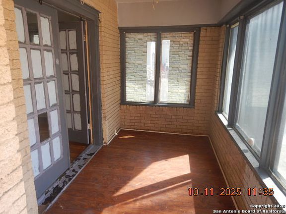 2nd image of 1219 Kayton Ave