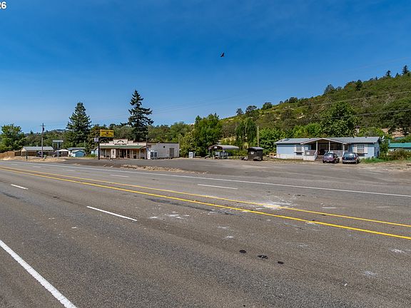 3rd image of 14190 N Umpqua Hwy