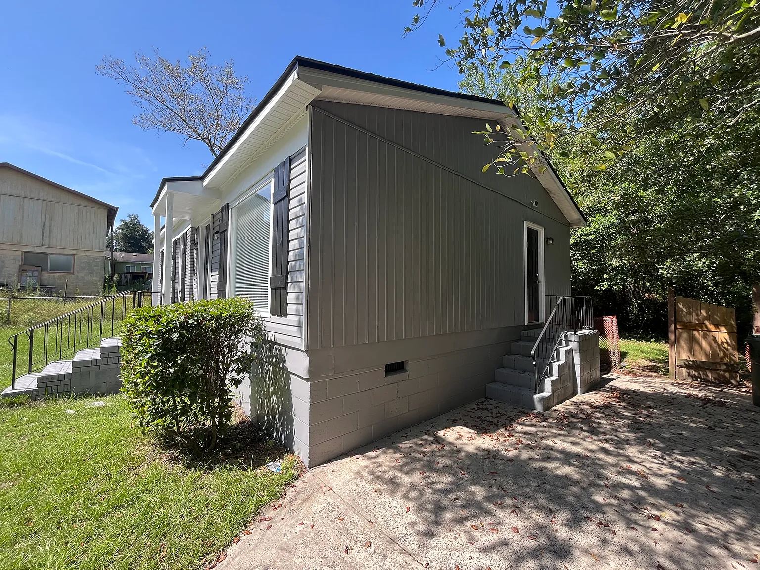 3 bed, 900 sqft, $1,400 — Photo 2