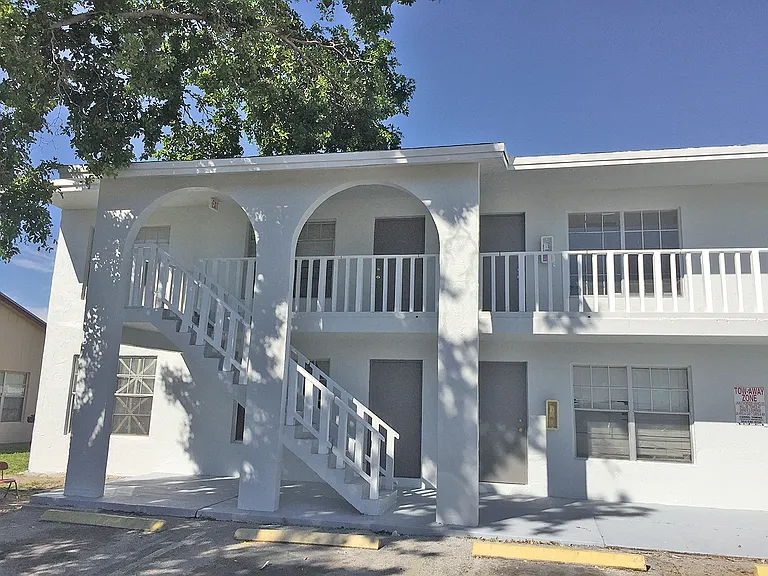 1441 NW 22nd St — Photo 2