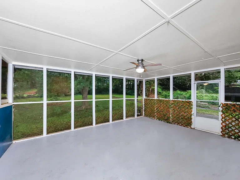 1249 Robert Ln — Photo 26