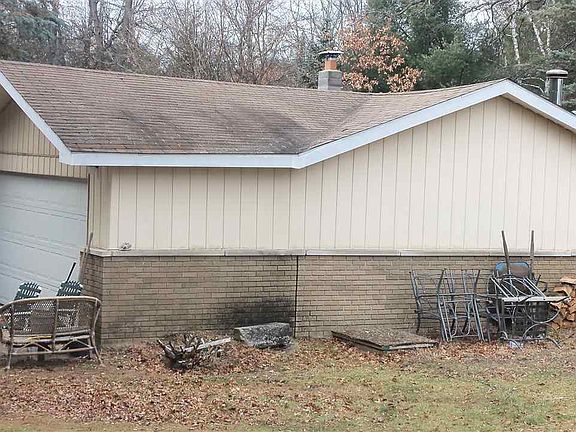 3rd image of 10421 Ford Dr