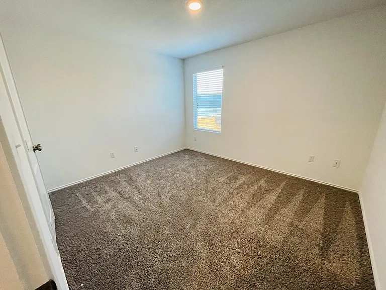 470 Jack Ryan St — Photo 24