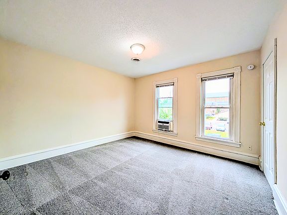 2nd image of 340 16th Ave NE Unit 2