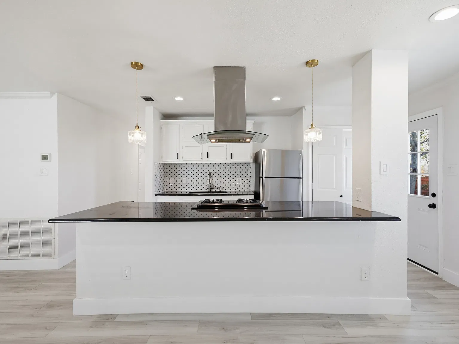 4 bed, 1500 sqft, $2,100 — Photo 1