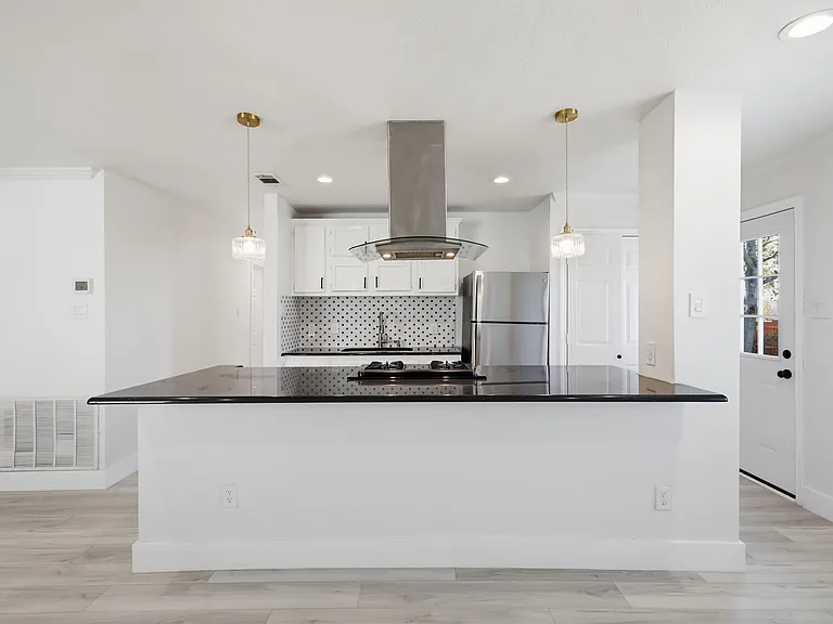 1002 Mardi Gras Ln — Photo 19