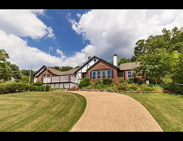 2580 N Karyn Ave — Photo 4