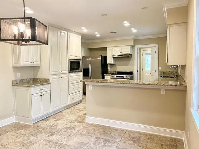 4 bed, 3.0 bath, 2663 sqft, $3,000 — Photo 2