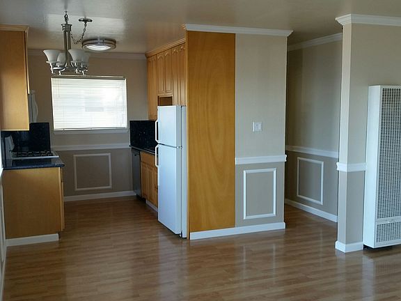 2nd image of 475 Esplanade Ave APT 1