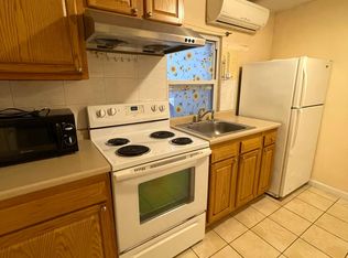 206 N 9th St #2B, Philadelphia, PA 19107