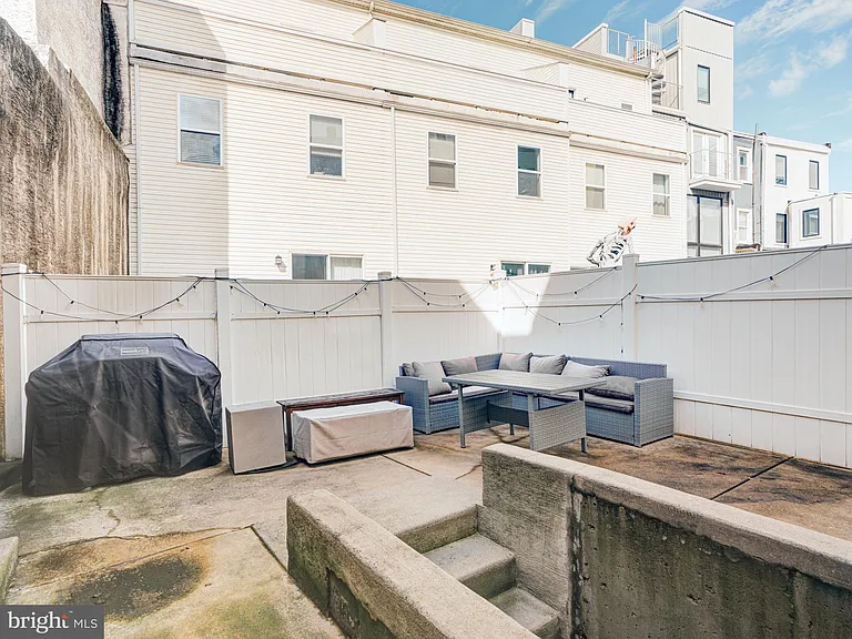 1118 E Dunton St — Photo 25