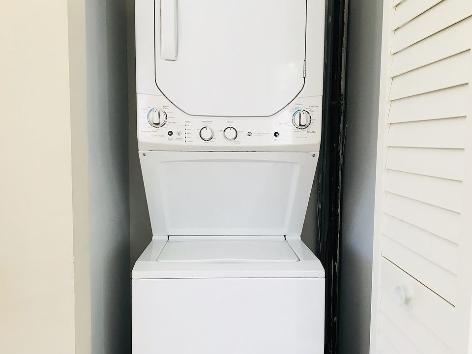 1st image of 3425 N Elaine Pl APT 1E