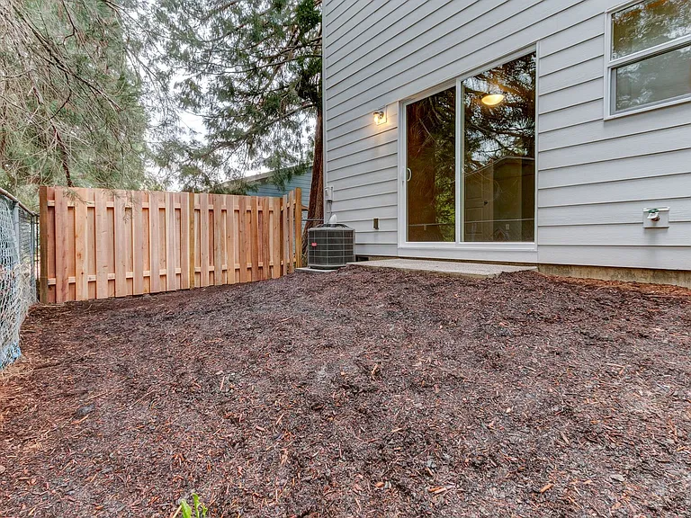 Air Conditioning! Beautiful Newer Construction Home! 3 Master Bedrooms! — Photo 18