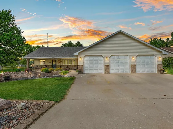 831 Browning Dr, Seymour, WI 54165