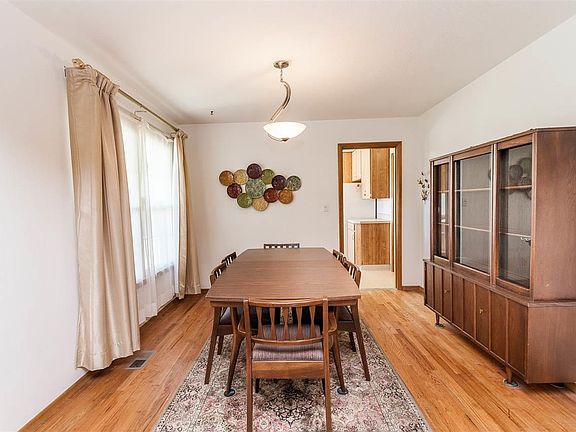 3rd image of 3905 W Hood Ave