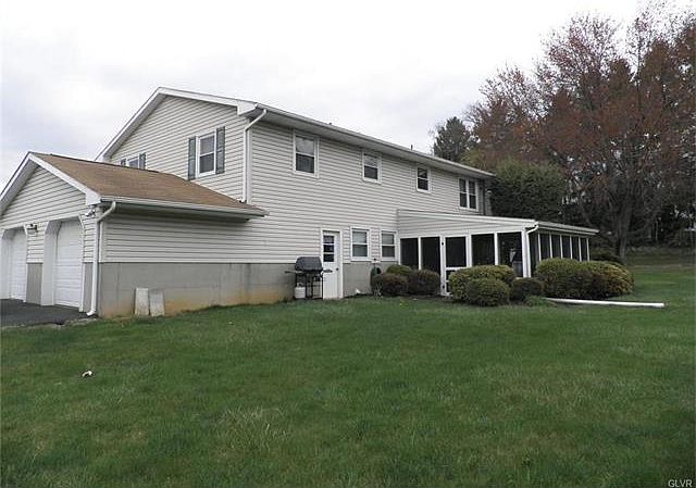 2nd image of 2265 Riverbend Cir