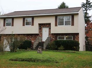 5 Shear Ct, Waterford, NY 12188
