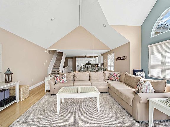 5th image of 137 57th St Unit East
