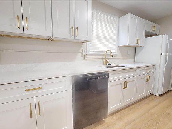 3rd image of 54 W Hopkins Ave