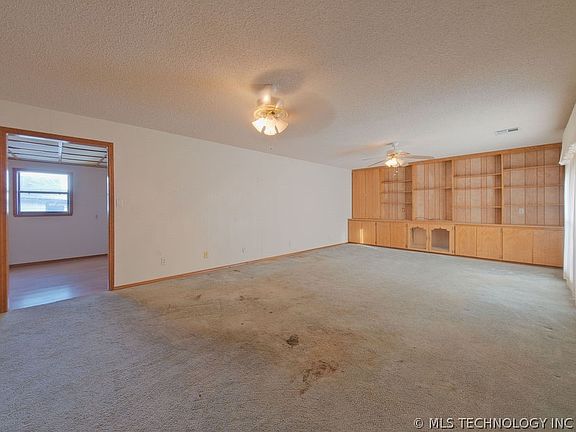 5th image of 501 W Main St