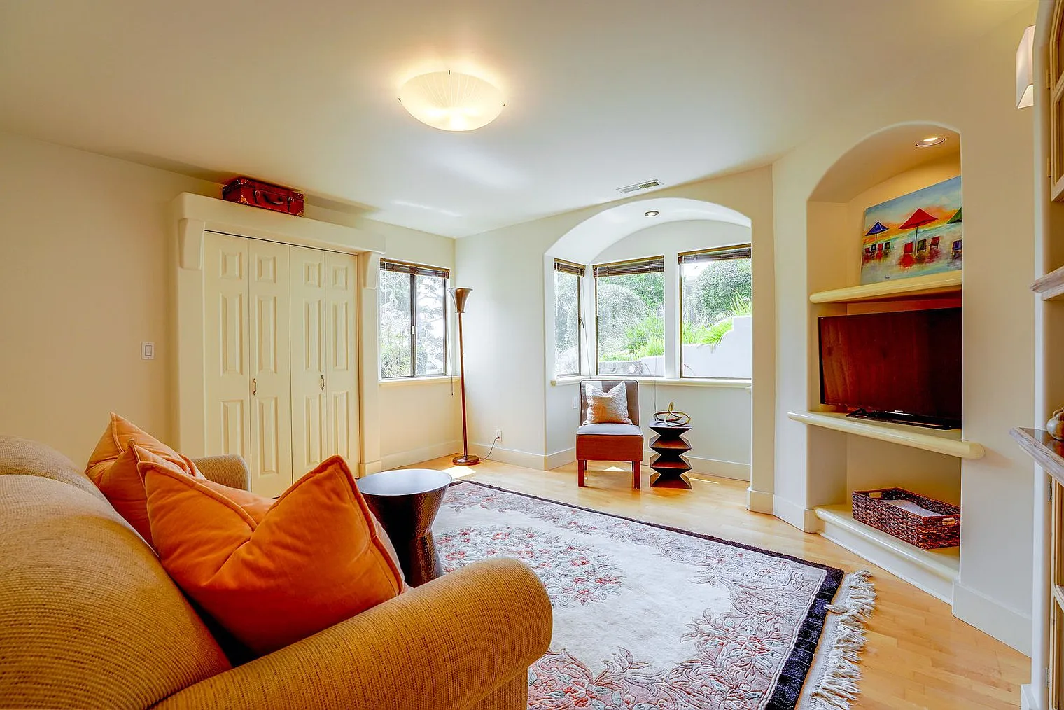 1 bed, 1.0 bath, 1496 sqft, $8,451 — Photo 4