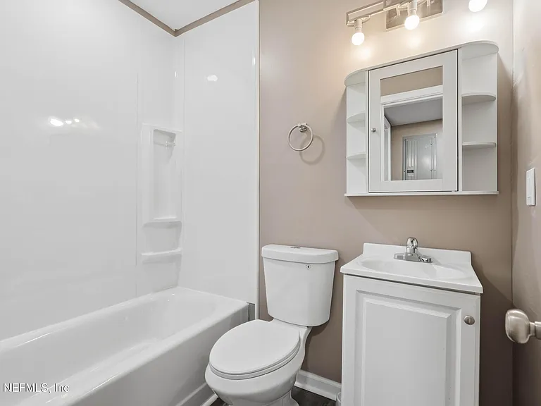 3044 W 9th St — Photo 11