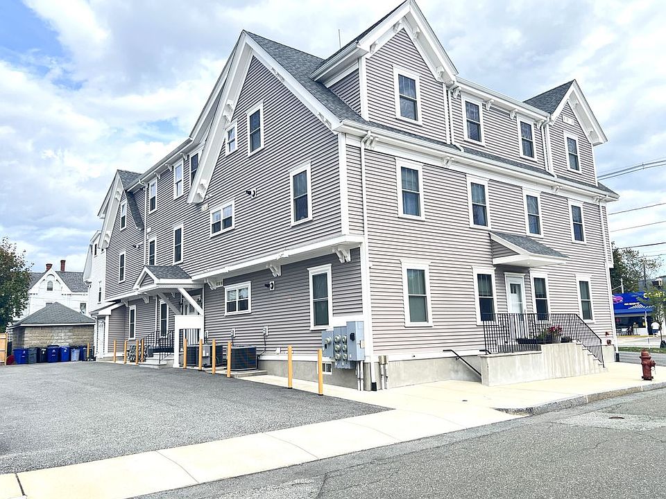 1st image of 489 Main St
