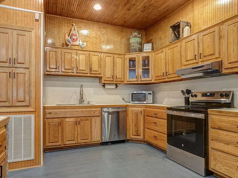 Lots of cabinets & food preparation space.