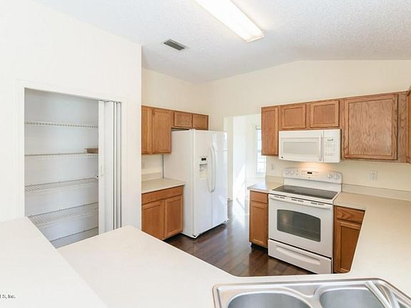 5th image of 264 Melissa Ray Dr