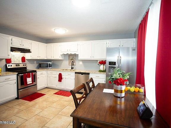 5th image of 4181 Meadow Creek Dr