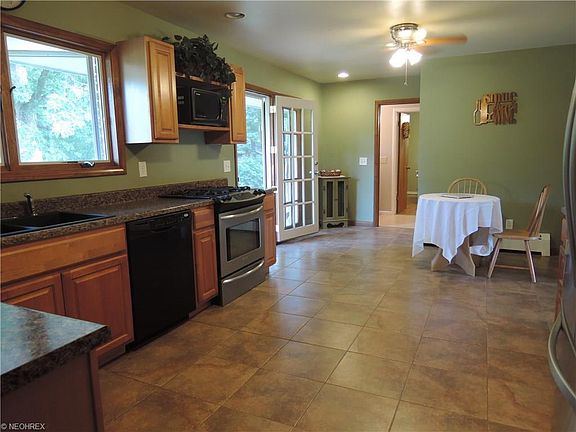 3rd image of 13089 W Geauga Trl