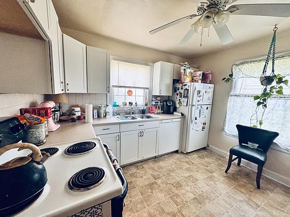 3rd image of 4003 Summit St