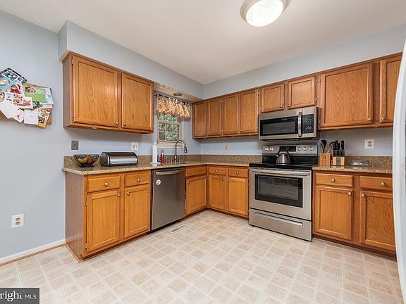 3rd image of 9678 Horsham Dr