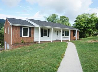 99 Ridgewood Dr, Troutville, VA 24175