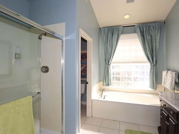 Master Bath-Garden Tub